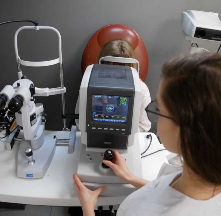 Jak często badać wzrok w zależności od wieku?