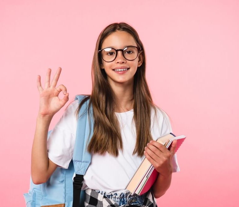 Jakie okulary wybrać dla dziecka w wieku szkolnym?