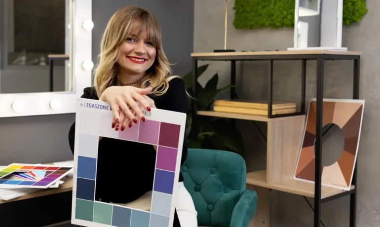 Kim jest stylista opraw okularowych, czy warto korzystać z jego usług?