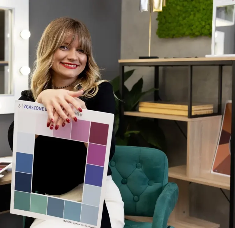 Kim jest stylista opraw okularowych, czy warto korzystać z jego usług?